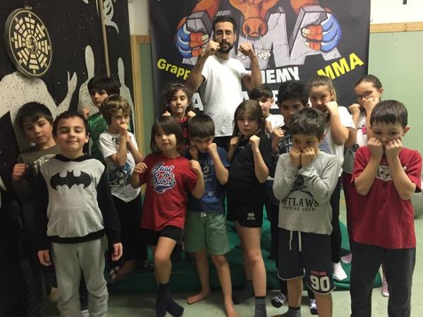 Corso Junior-Bimbi Difesa personale  e kick Boxing Rimini- Preparazione per esami 2018