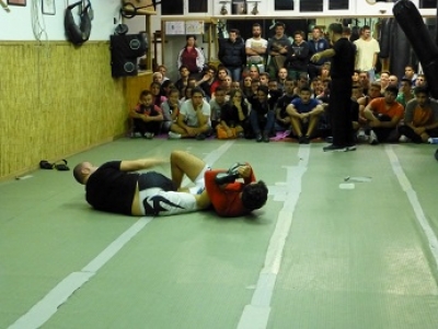 Esibizione di Street Fighting ,krav maga,difesa personale,Kick boxing,thai boxe(Muay thay) e MMA all’Accademia Arti marziali di Rimini -Ottobre 2013.