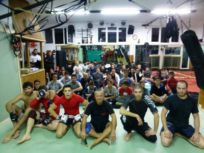 Accademia Rimini Esibizione di Kick Boxing , Muay Thai , MMA , Krav Maga Jeet kune do e difesa personale .