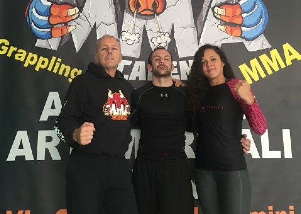 La campionessa di MMA  del Bellator all’ accademia arti marziali Rimini